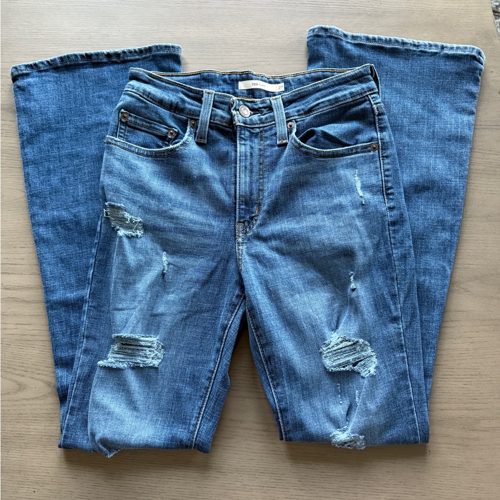 Levi’s 726 Flare Distressed denim Women's Jeans sz 27 EUC
